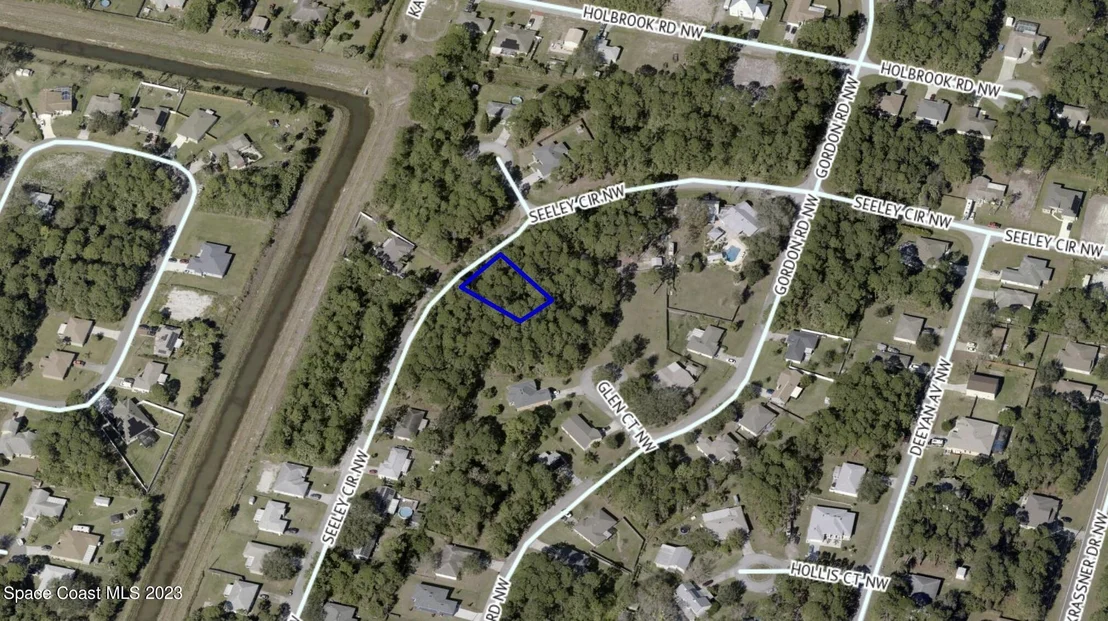 Photo of 1537 Seeley Cir Circle NW