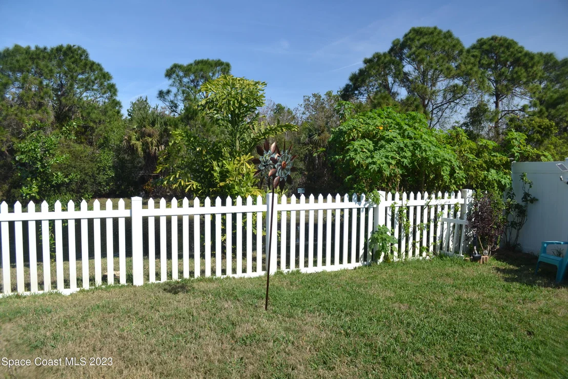 Photo of 834 Honeysuckle Drive