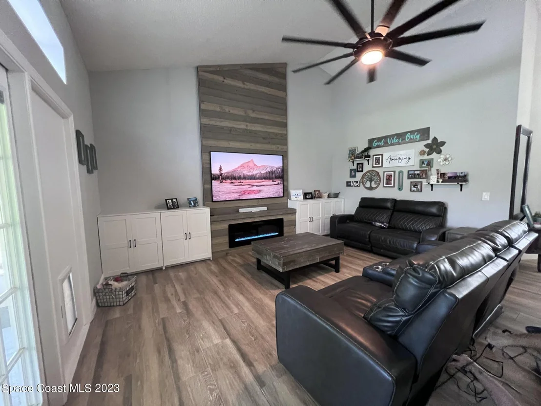 Photo of 1487 Wellington Circle