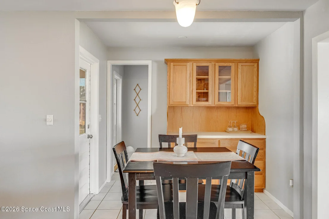 Photo of 995 Eyerly Lane NE