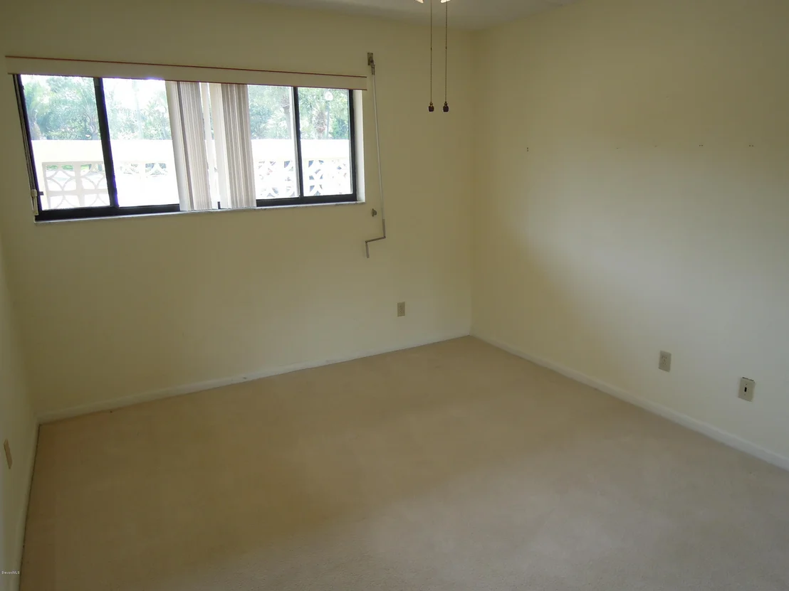 Photo of Unit 102 at 3901 Dixie Highway NE