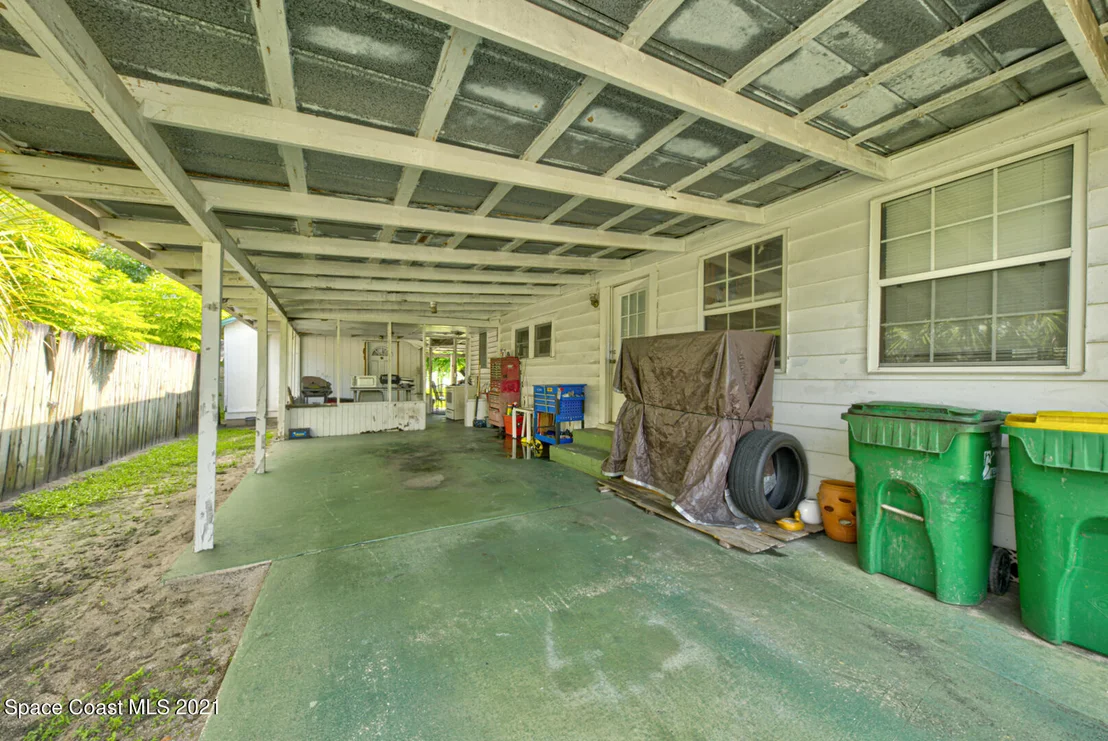 Photo of 2337 Broadway Avenue