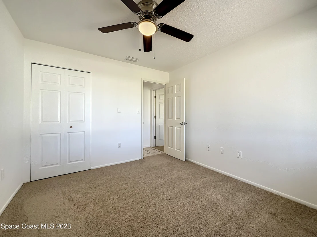 Photo of 580 Eldron Boulevard SE