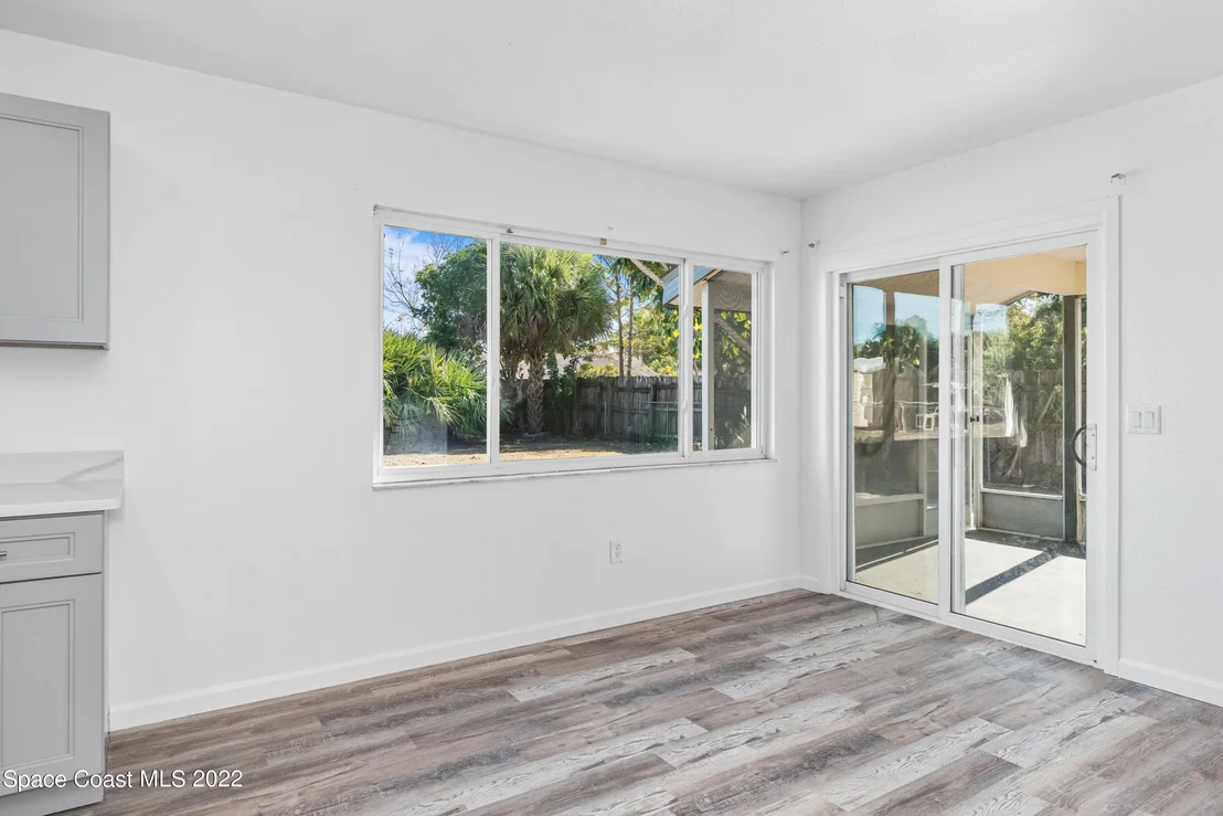 Photo of 1311 Mariposa Drive NE