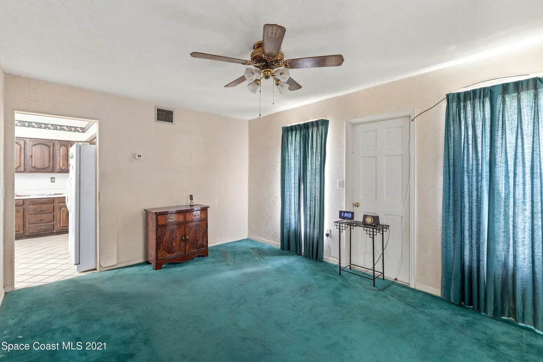Photo of 4380 Milwaukee Avenue