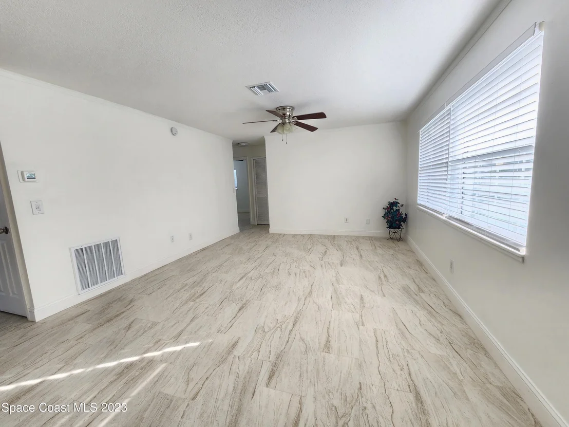 Photo of 581 Oxford Avenue
