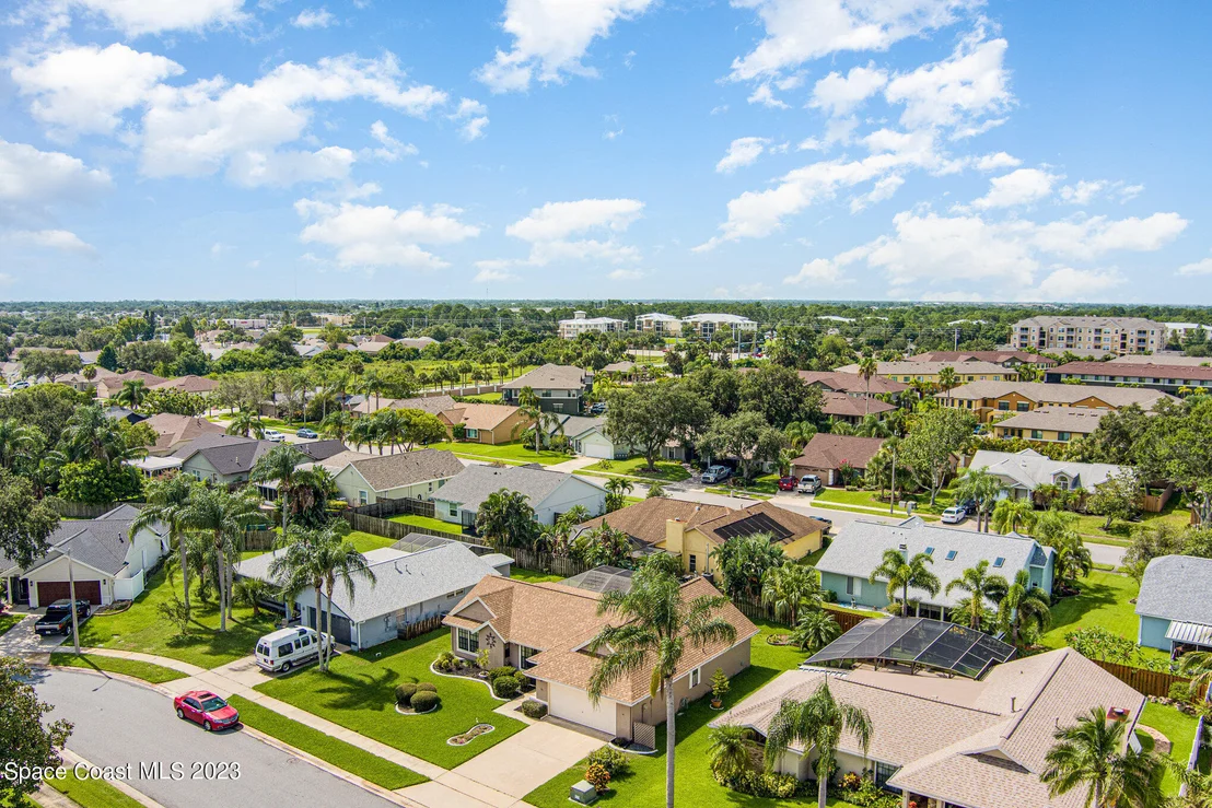 Photo of 1241 Lakeview Drive