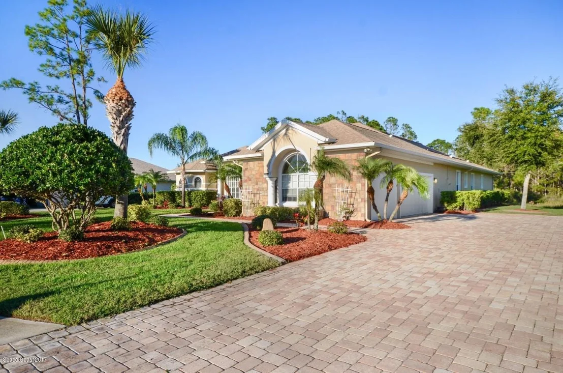 Photo of 2137 Windbrook Drive SE