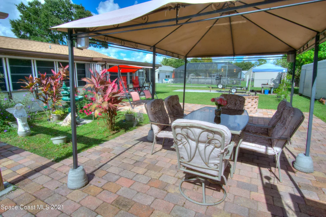 Photo of 1626 Riviera Drive NE