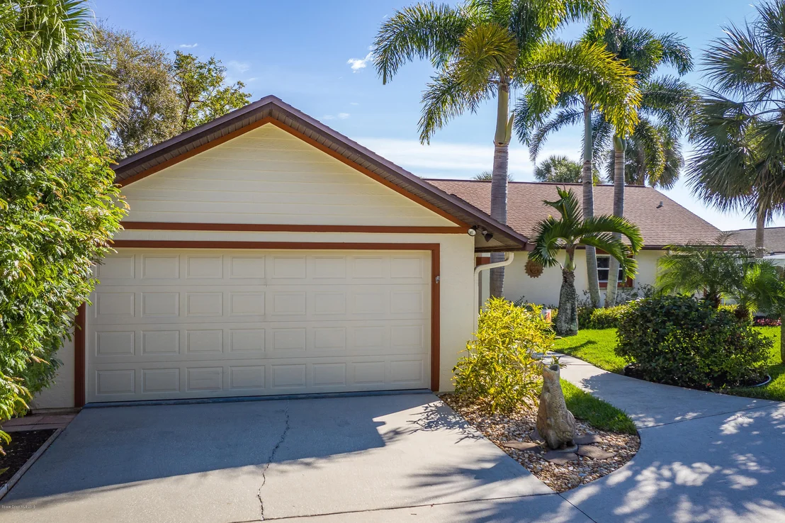 Photo of 3877 Riverside Drive
