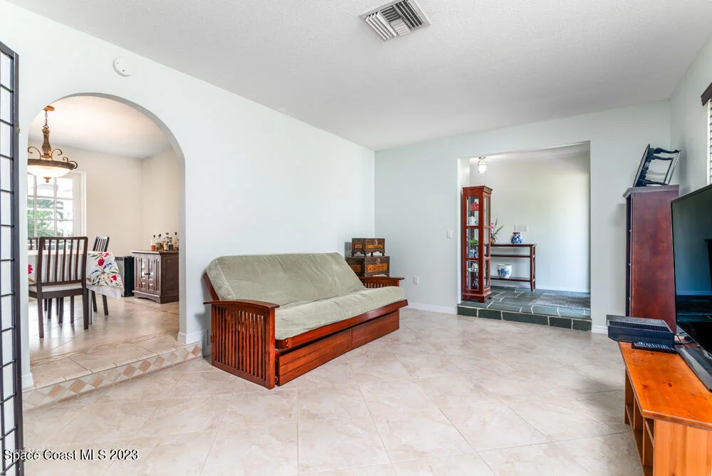 Photo of 329 Franklyn Avenue