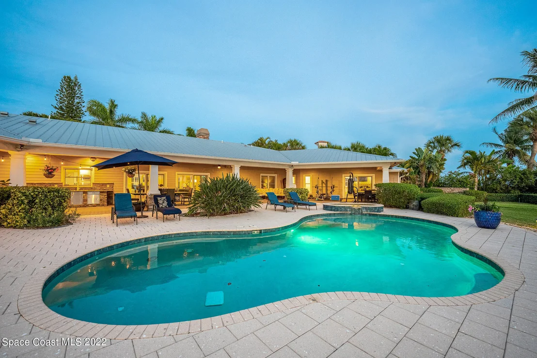 Photo of 437 River View Lane
