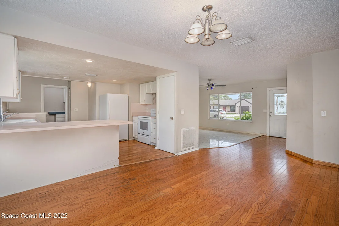 Photo of 960 Hooper Avenue NE