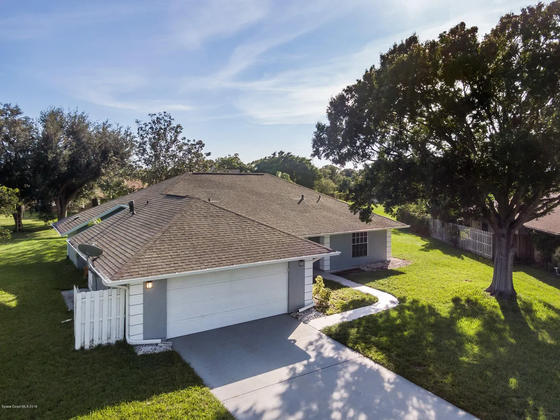 Photo of 550 Deerfield Drive