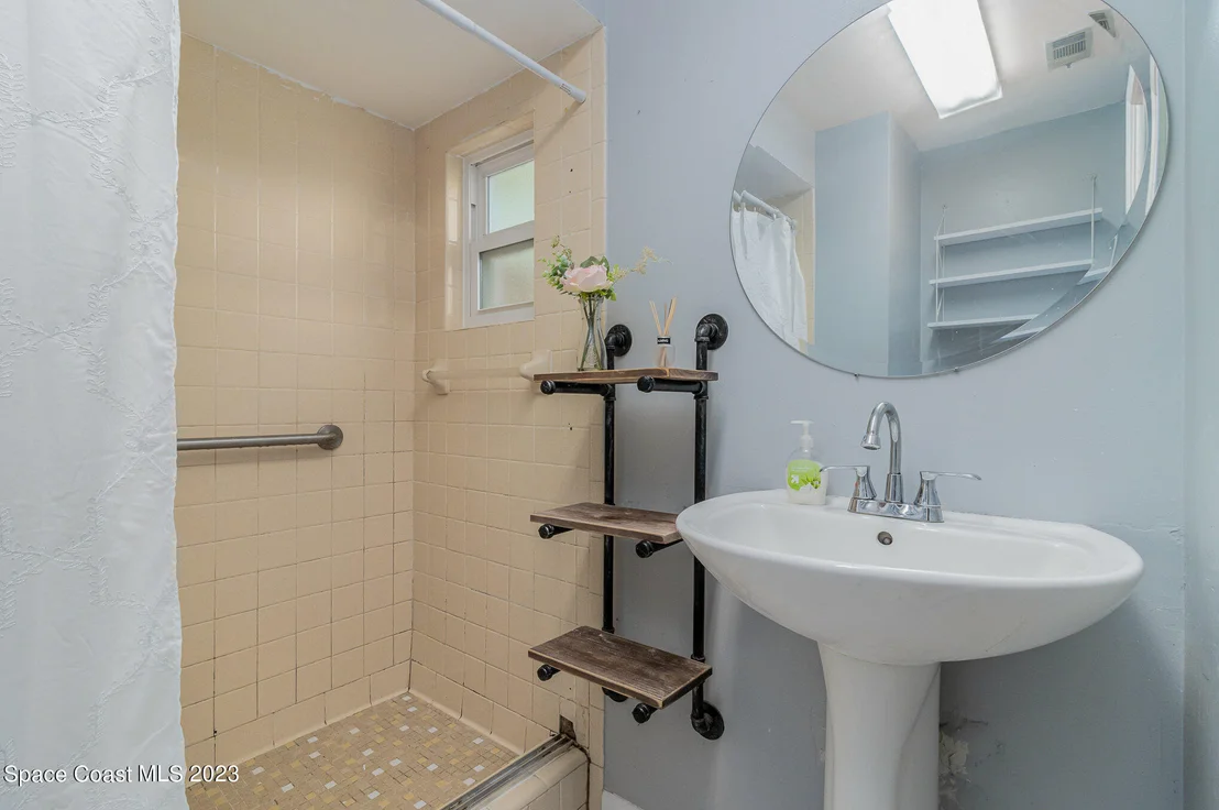 Photo of 649 Croton Road