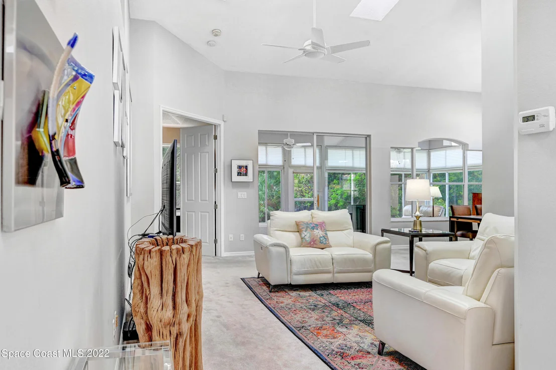 Photo of 348 Renaissance Avenue
