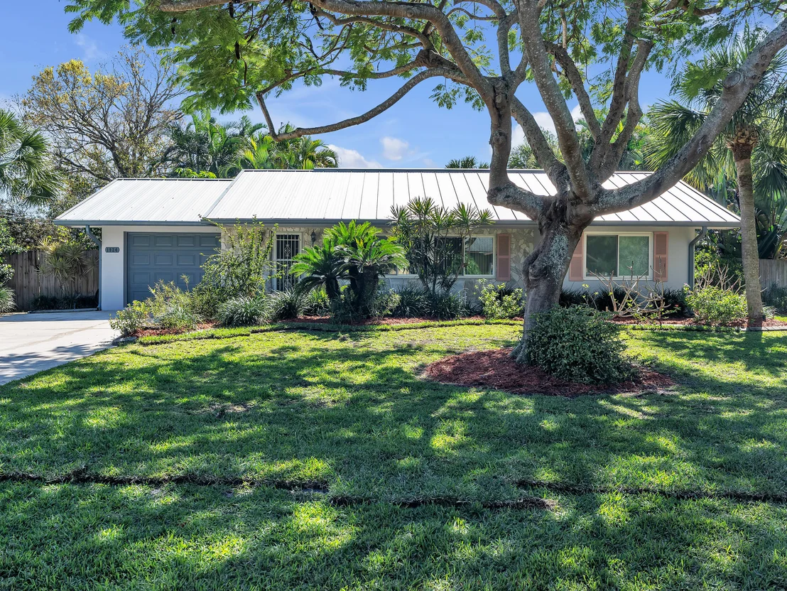 Photo of 1924 Giroux Drive NE