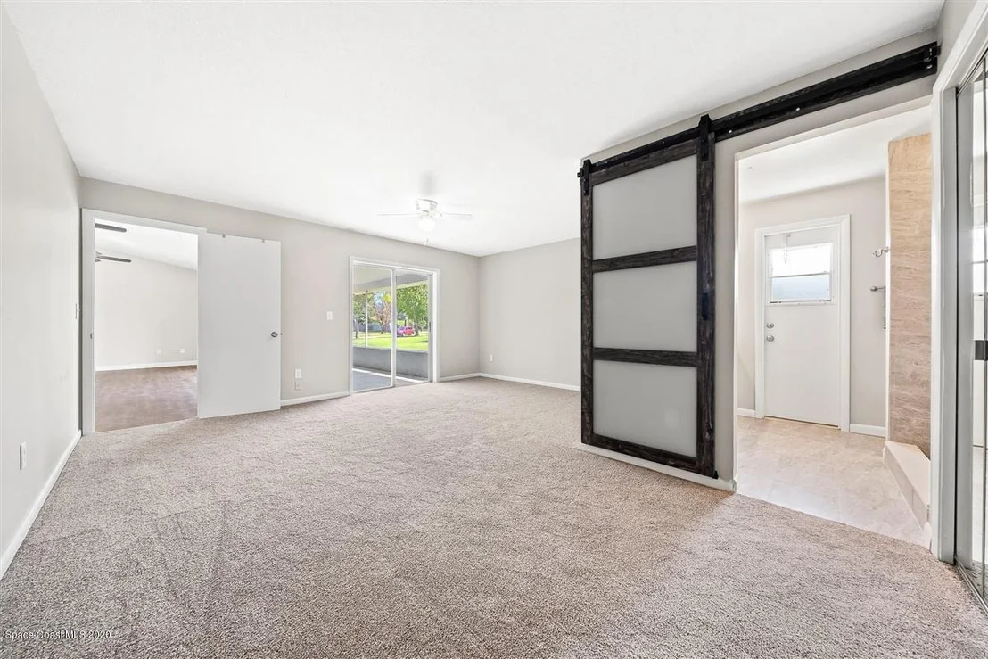 Photo of 977 Pineland Drive
