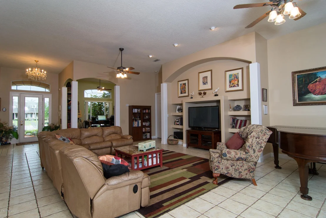 Photo of 925 Derby Lane