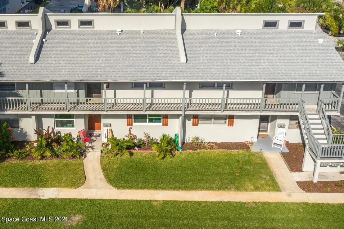 Photo of Unit 202 at 2012 Grant Place