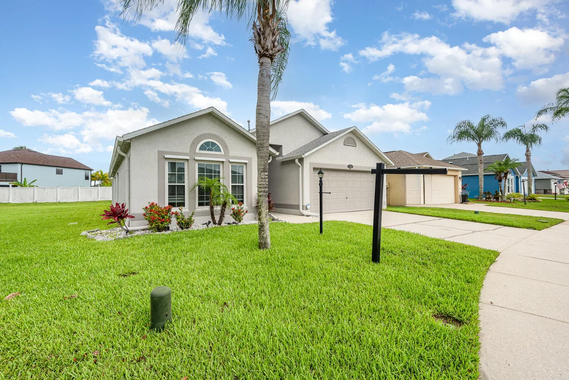 Photo of 1167 White Oak Circle