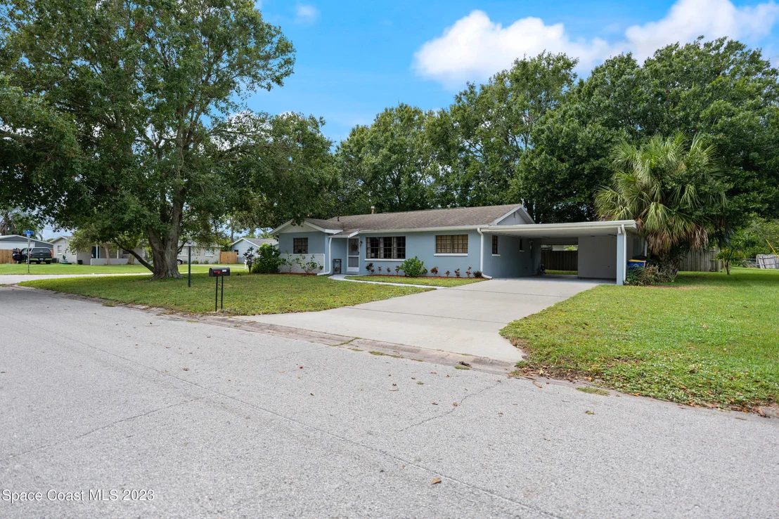 Photo of 1325 Estridge Drive