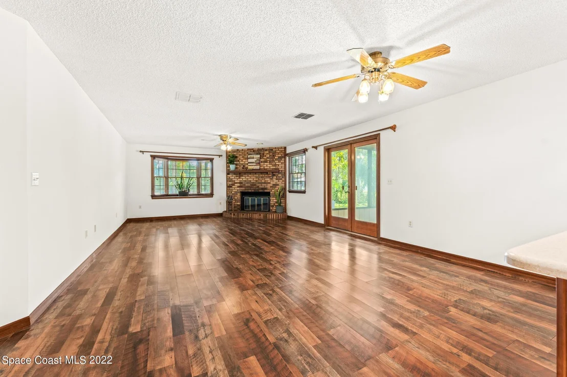 Photo of 1807 Live Oak Drive N