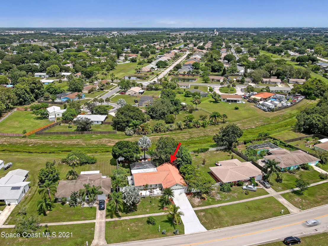 Photo of 895 Riviera Drive NE