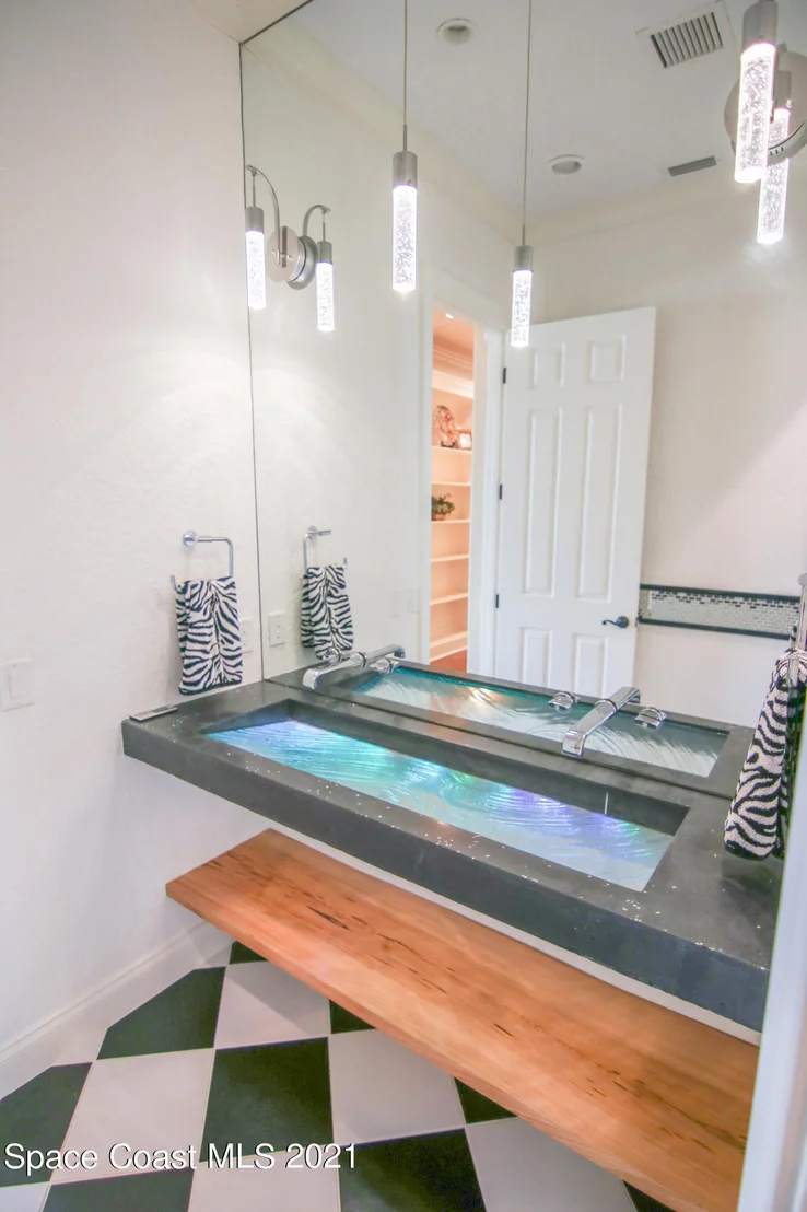 Photo of 228 Mclean Point