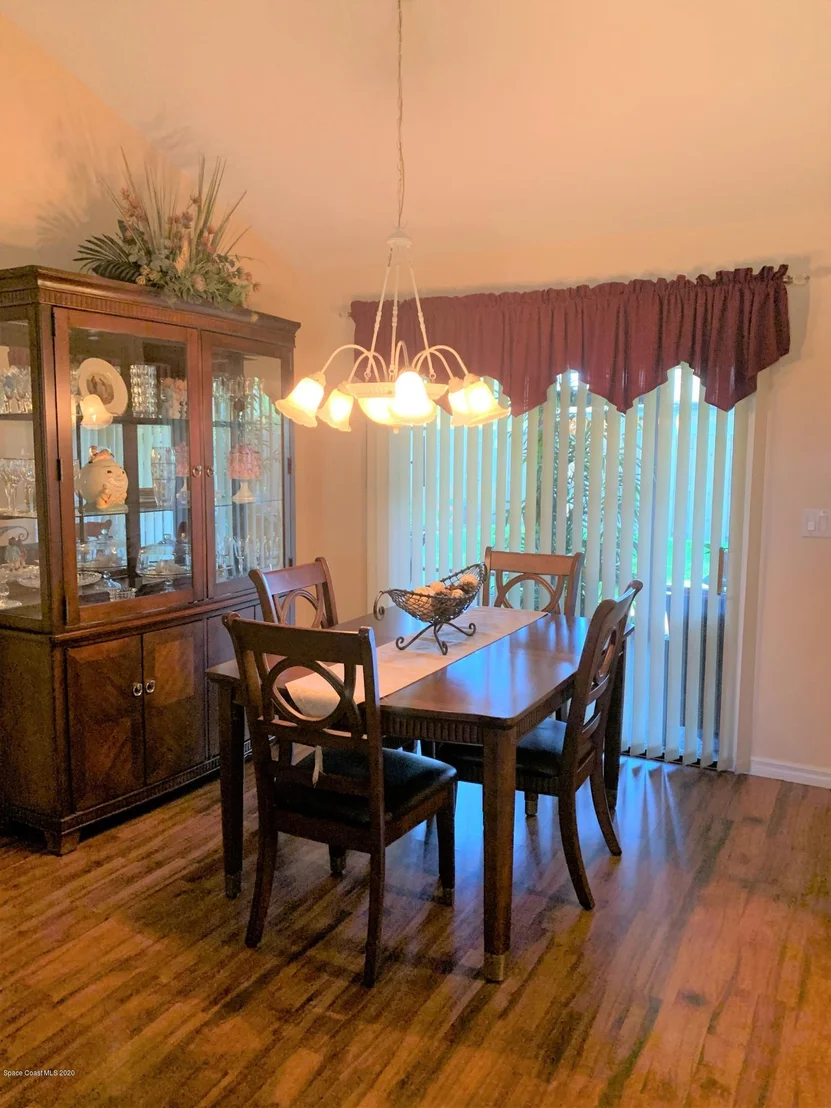 Photo of 5275 Devon Street