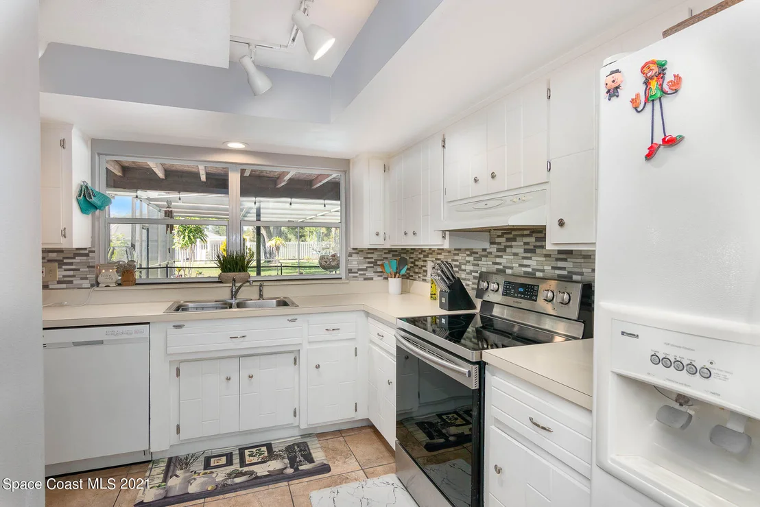 Photo of 1002 Mandarin Drive NE
