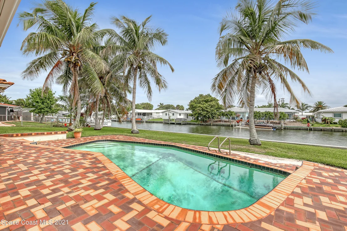 Photo of 375 Dorset Drive