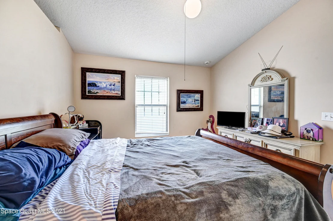 Photo of 6621 Bancroft Avenue