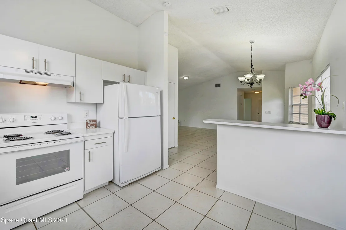 Photo of 858 Wateroak Drive NE