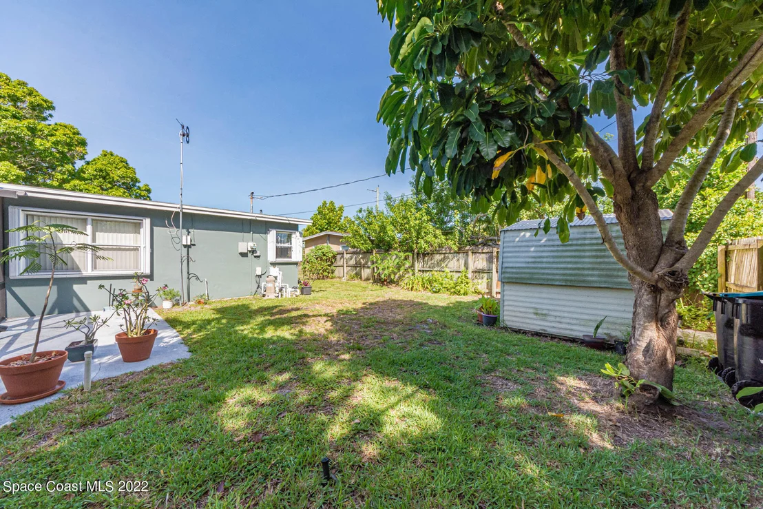 Photo of 931 Bianca Drive NE