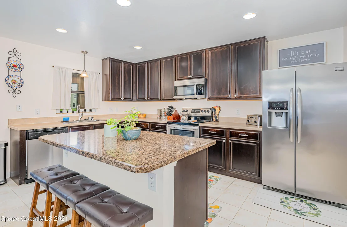 Photo of 215 Dryden Circle