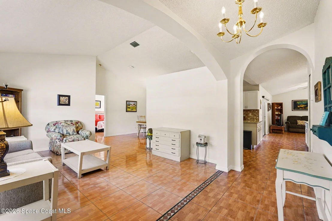 Photo of 938 Commerce Road SE