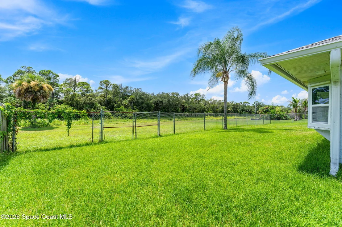 Photo of 1512 Meadowbrook Road NE