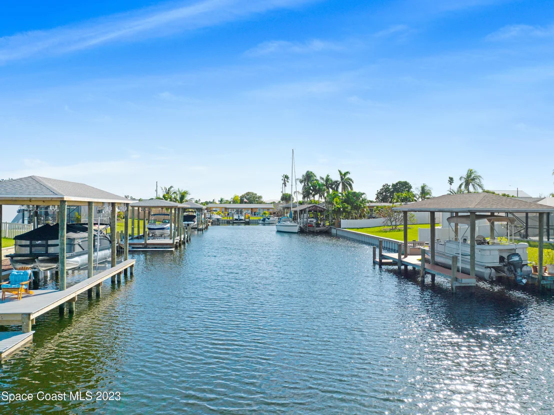 Photo of 405 Thrush Drive
