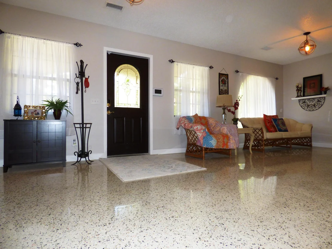 Photo of 6737 Sheridan Road
