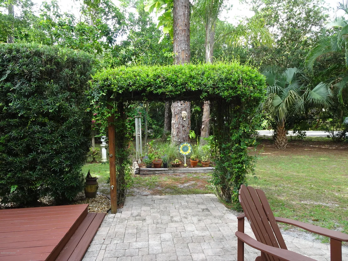 Photo of 5880 Crane Road