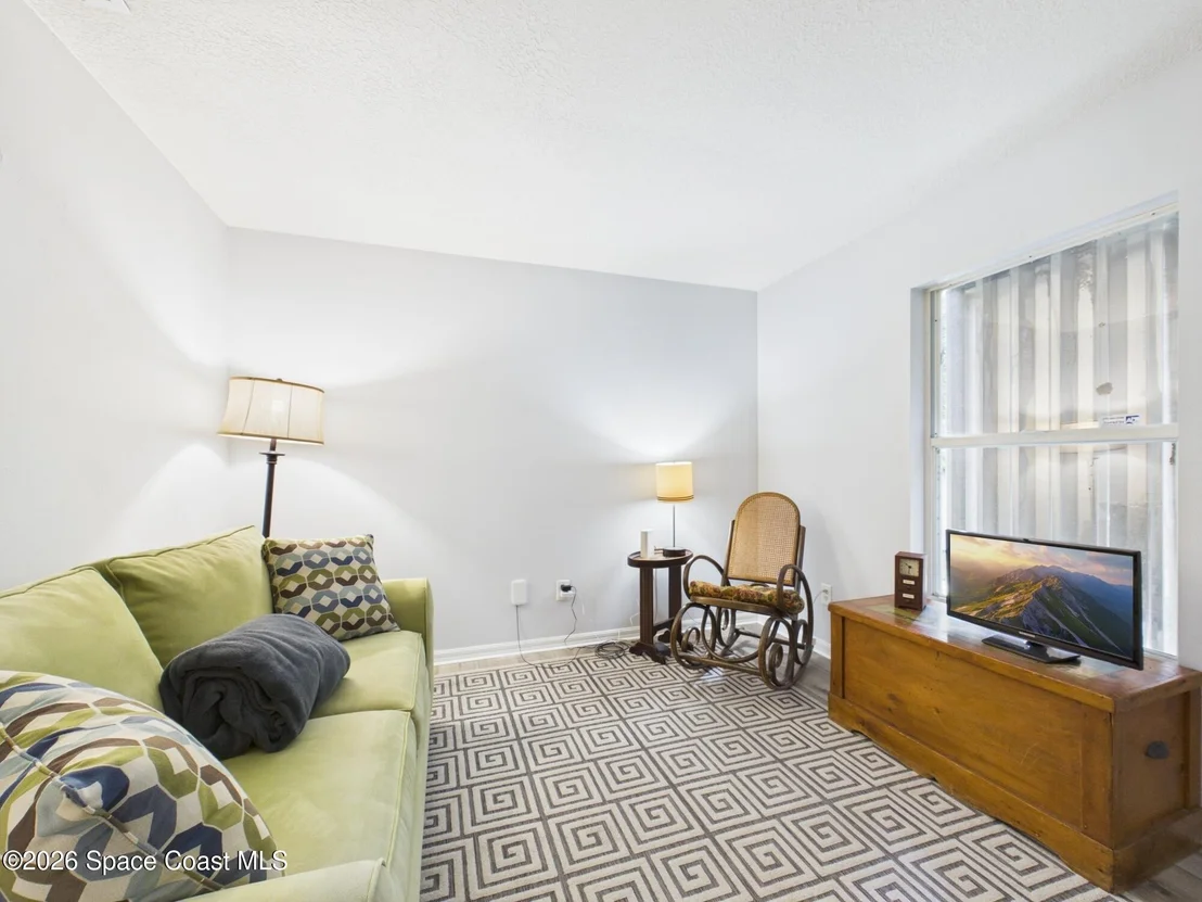 Photo of 977 Fulton Way