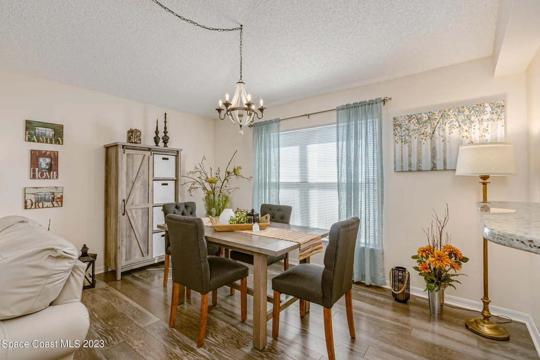 Photo of 1218 White Oak Circle