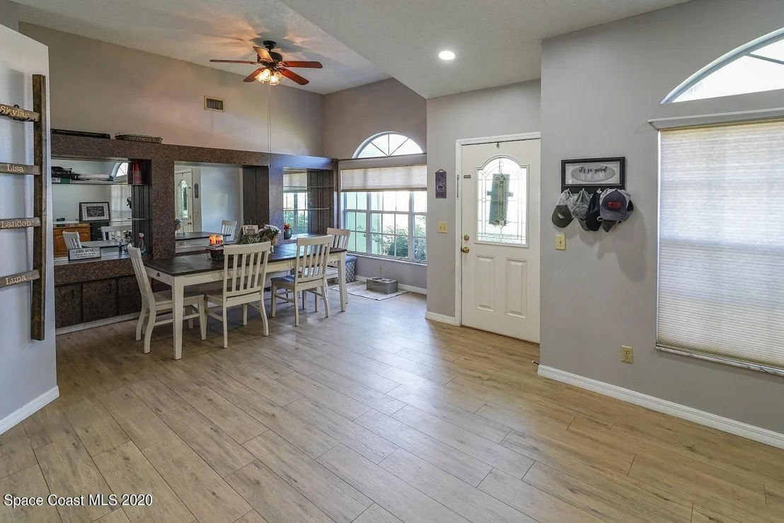 Photo of 913 Whisperoak Drive