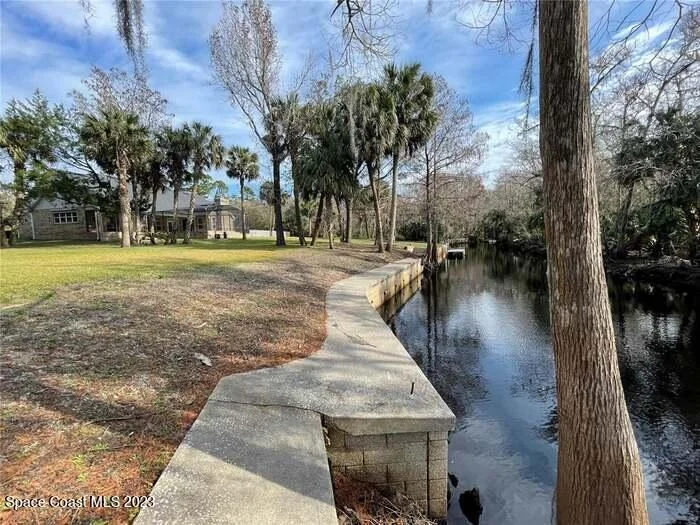Photo of 927 Iron Bend Trail