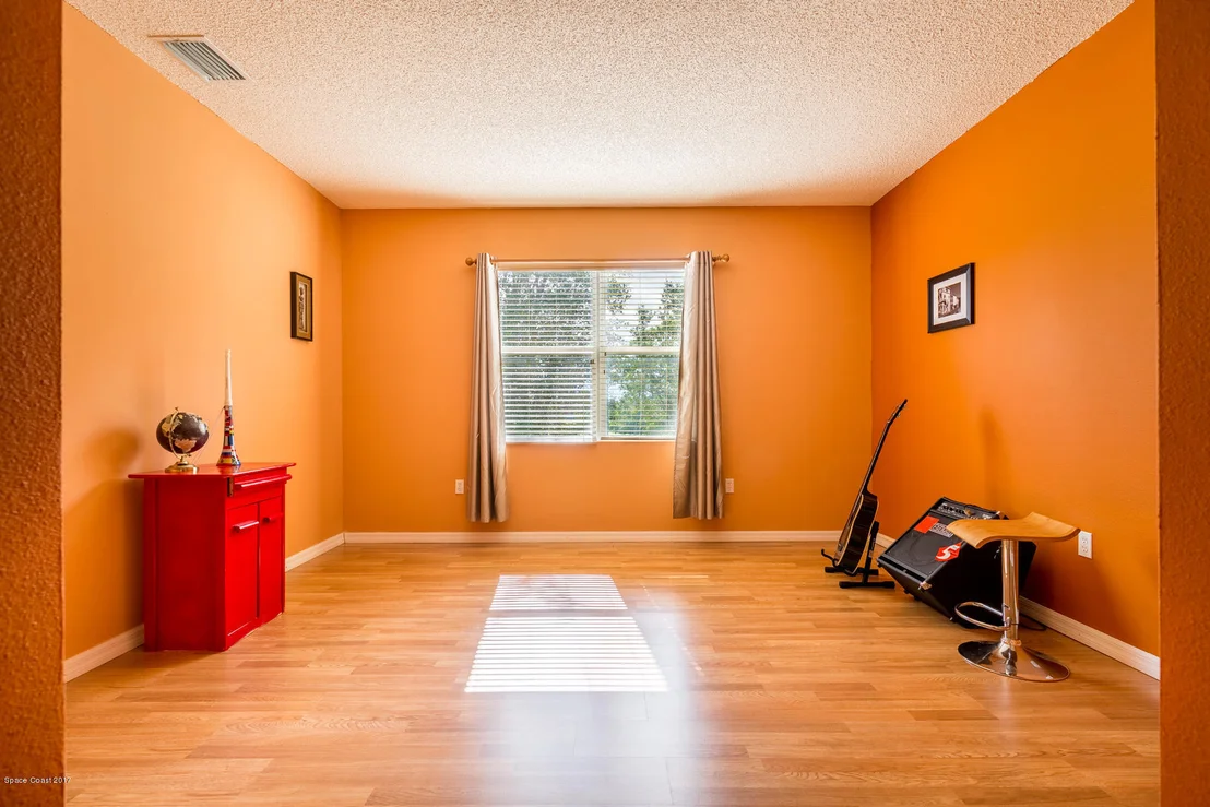 Photo of 981 Hollister Drive