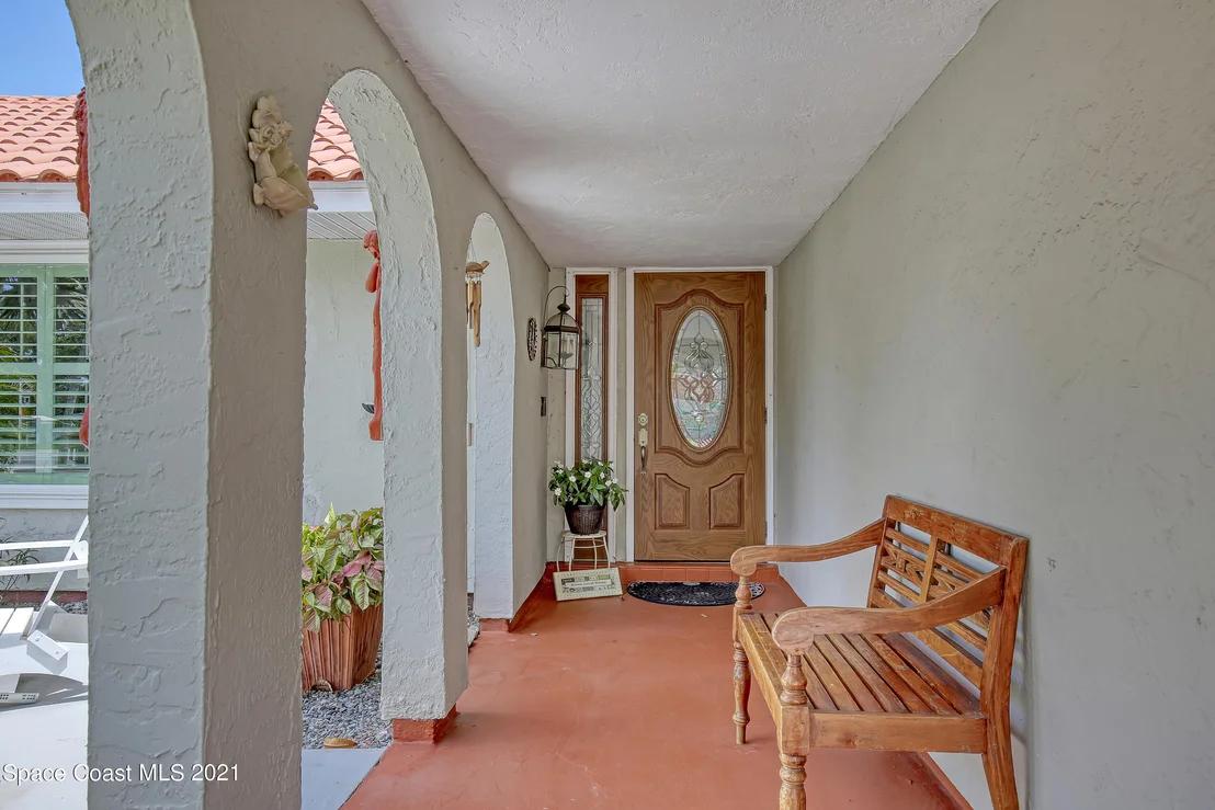 Photo of 895 Riviera Drive NE