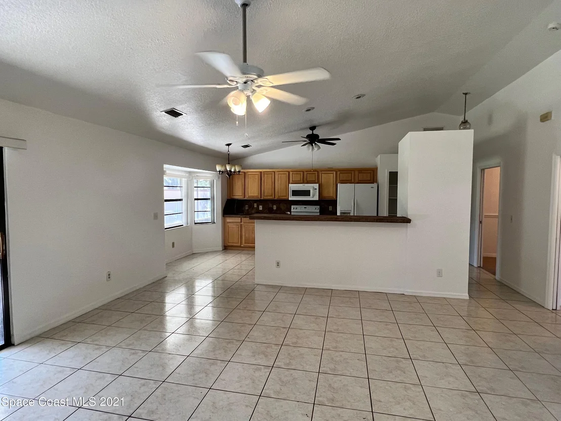 Photo of 2796 Rodeo Drive NE