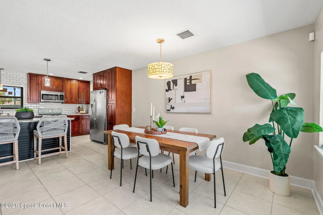 Photo of 213 River Road