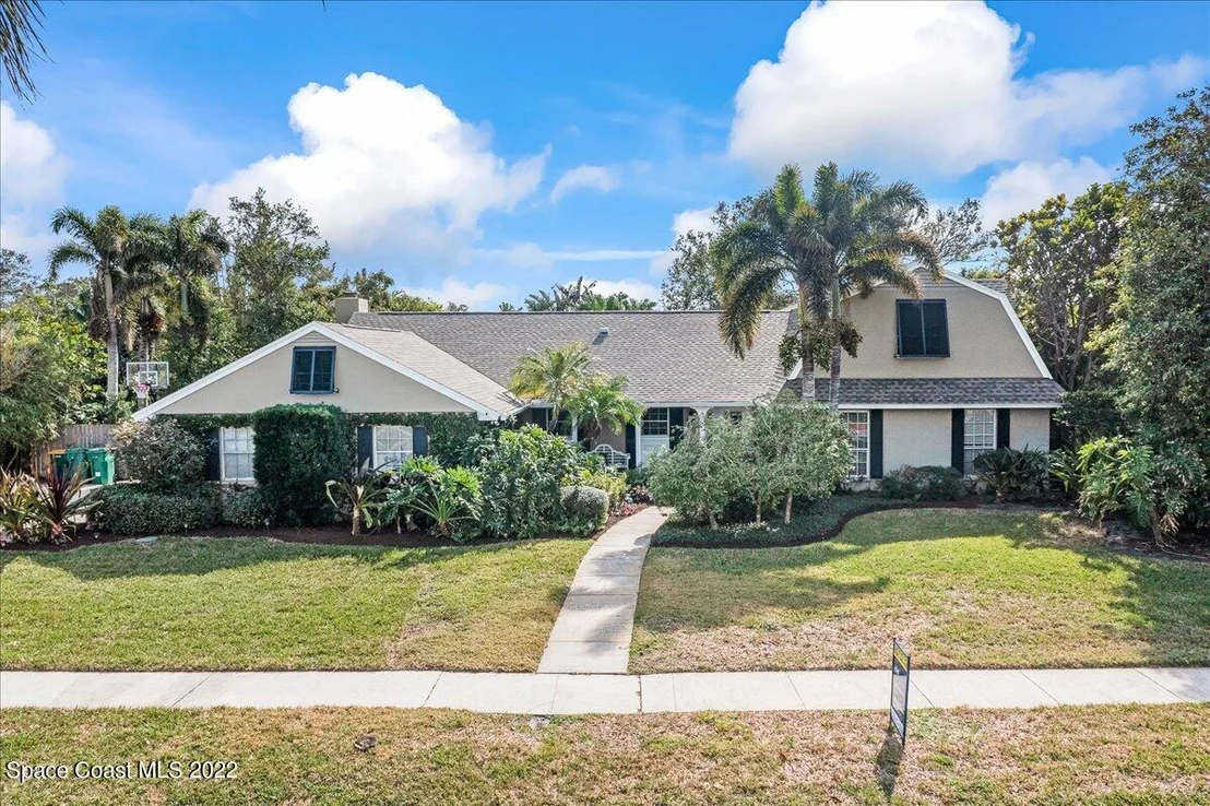 Photo of 633 Franklyn Avenue